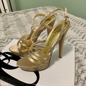 *EUC* Nine West  Nwarmcandy Light Gold